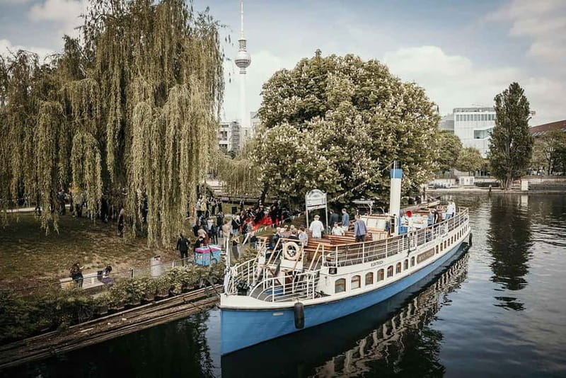 1h Berlin-Cruise with 140 year old electrified steamship - The pregnant oyster and Tiergarten views