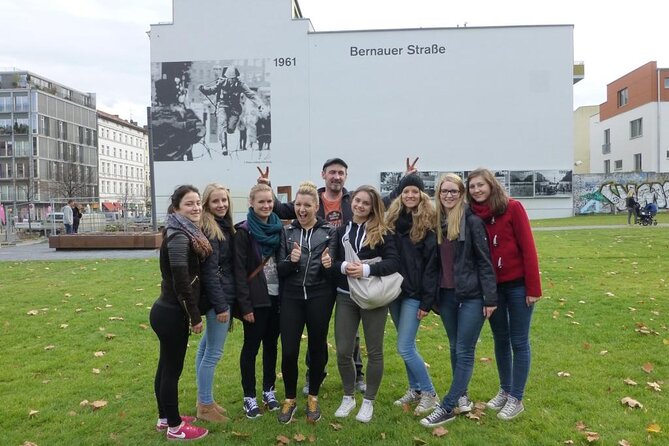 2.5-Hour Berlin Wall and Memorial Sites Walking Tour - Gleim Tunnel and Berlin Wall Park