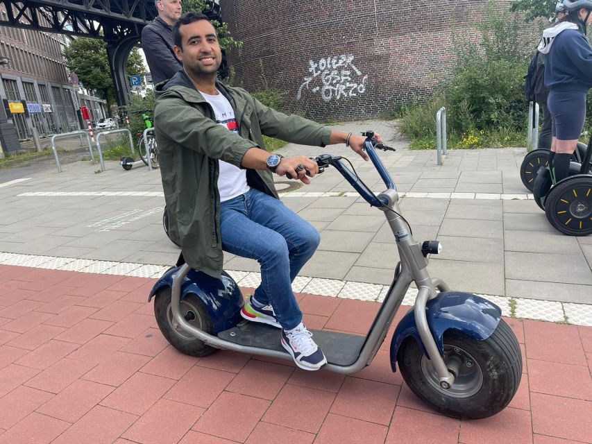 2 Hours Hamburg E-scooter Tour - The guides and group size