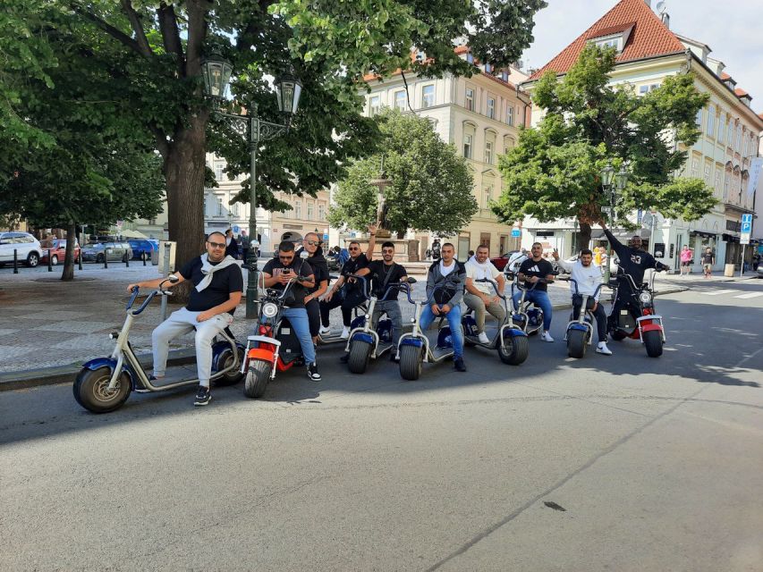 2 Hours Hamburg E-scooter Tour - Landungsbrücken and the Elbe waterfront