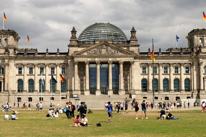 5hours: Guide, Chauffeur & Photographer in Berlin private Tour - Tiergarten, Victory Column, and Cafe am Neuen See