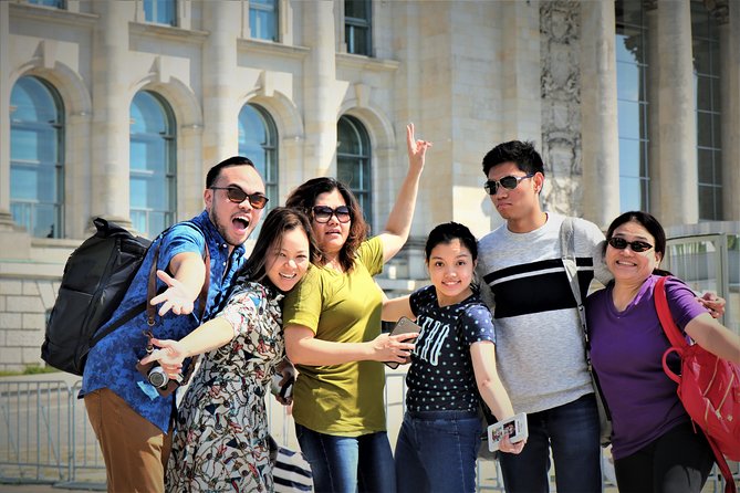 5hours: Guide, Chauffeur & Photographer in Berlin private Tour - Brandenburg Gate begins the historical story