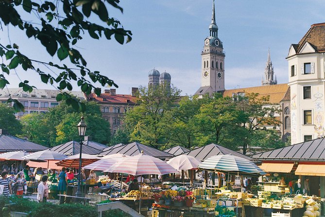 A delicacy tour through Munich's old town - Starting at Isartor with a seasonal welcome drink