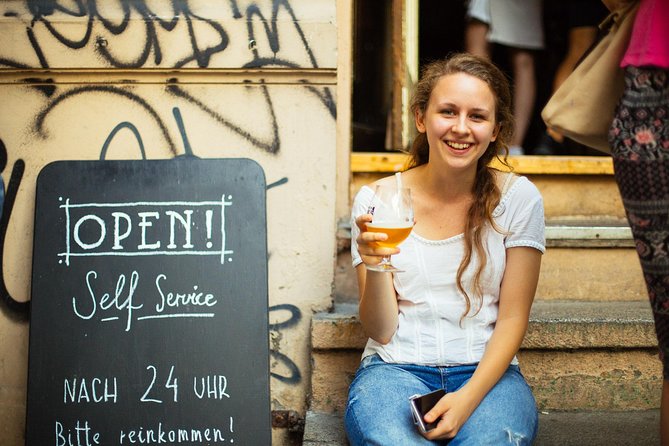 A Taste of Berlin: Craft Beer Private Tour - A pretzel with the third beer
