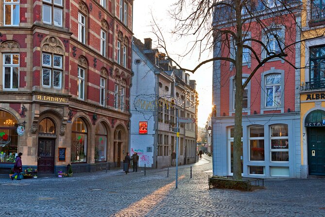 Aachen Scavenger Hunt and Highlights Self Guided Audio Tour - Kreislauf des Geldes and Elisenbrunnen