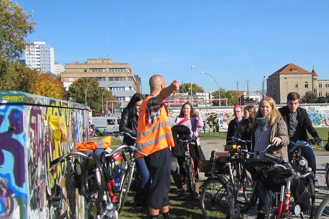 Alternative Berlin Bike Tour - Off the Beaten Tracks in Small Groups - Art spaces and Görlitzer Park in Kreuzberg