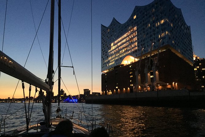 Authentic Sailingtrip "Beyond the Borders of the Port of Hamburg" - Blankenese and the return run