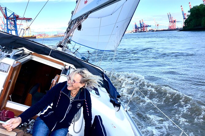 Authentic Sailingtrip "Beyond the Borders of the Port of Hamburg" - Comfort, group size, and the social side
