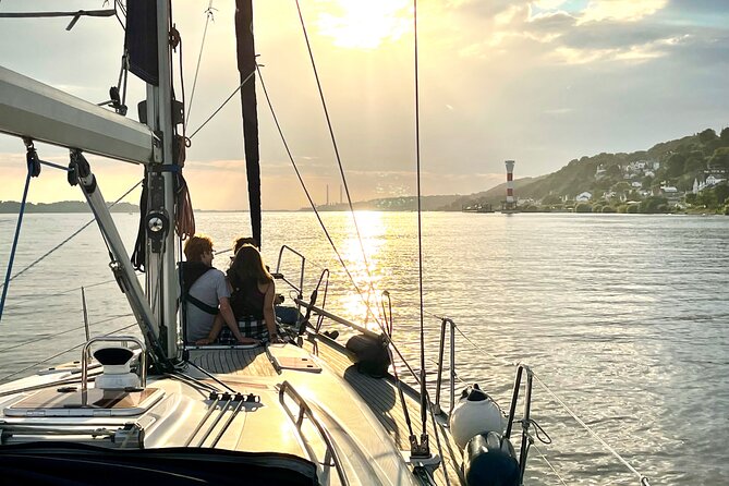 Authentic Sailingtrip "To the Gates of Hamburg" from Wedel - Blankenese brings beaches and shipwrecks
