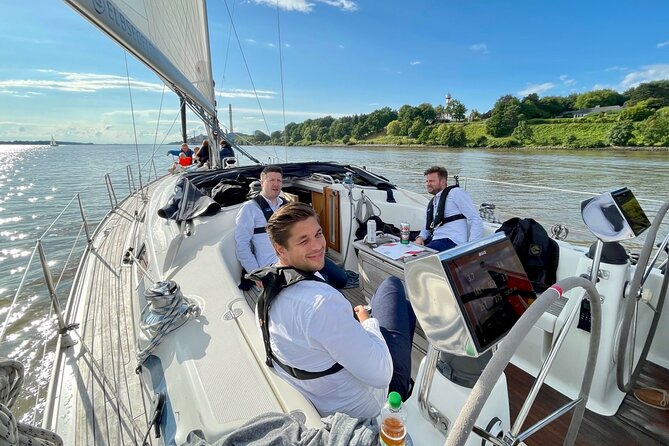 Authentic Sailingtrip "To the Gates of Hamburg" from Wedel - A small yacht changes the whole mood