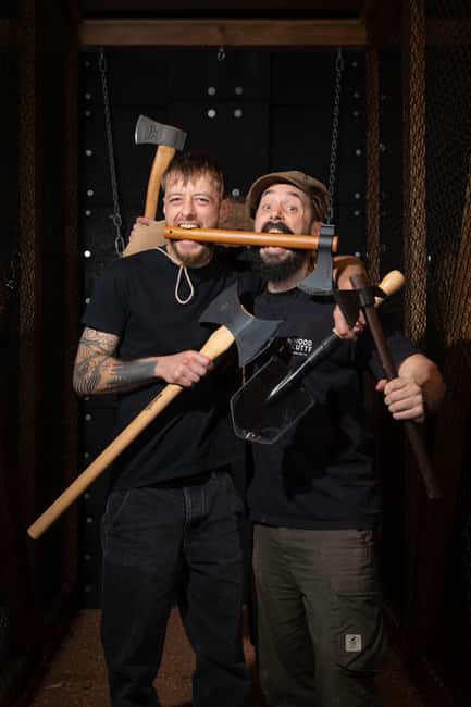 AXE THROWING & CRAFT BEER EXPERIENCE IN COLOGNE - Why WoodCutter works for a Cologne night out