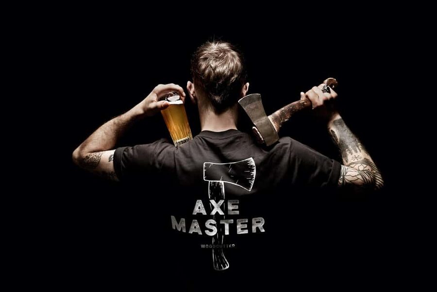 AXE THROWING & CRAFT BEER EXPERIENCE IN COLOGNE - Private lanes and unlimited throws