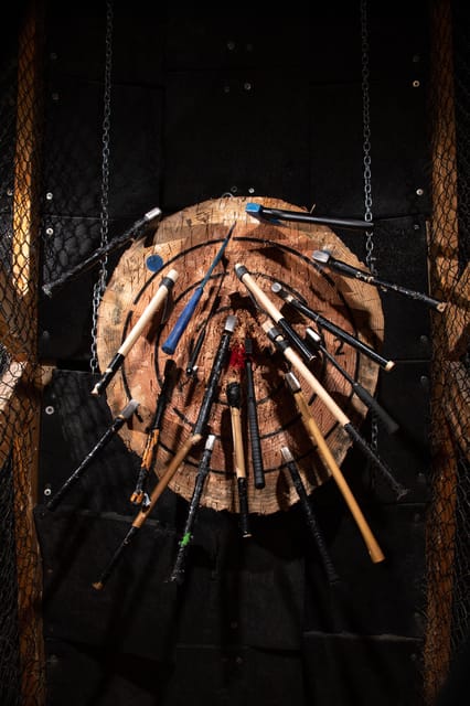 AXE THROWING EXPERIENCE IN BERLIN - Warm-up games turn practice into a group event