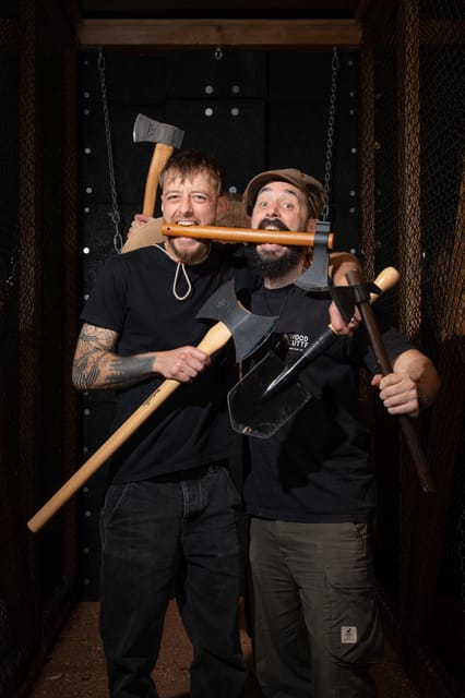 AXE THROWING EXPERIENCE IN BERLIN - The atmosphere and the people who make it work