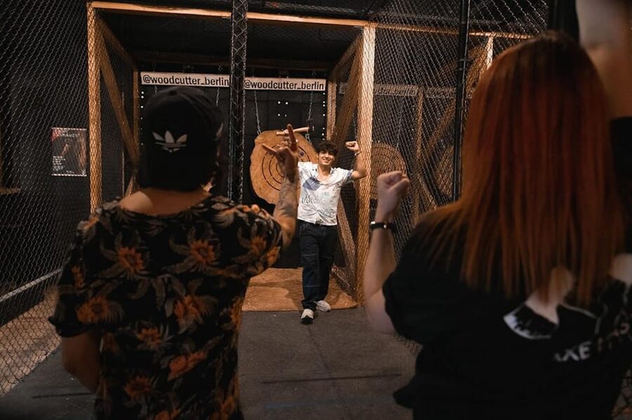 AXE THROWING EXPERIENCE IN BERLIN - Food, drinks, and the extra cost