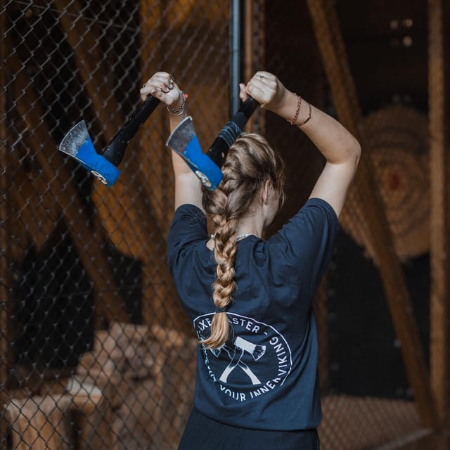 AXE THROWING EXPERIENCE IN BERLIN - Who will enjoy this most