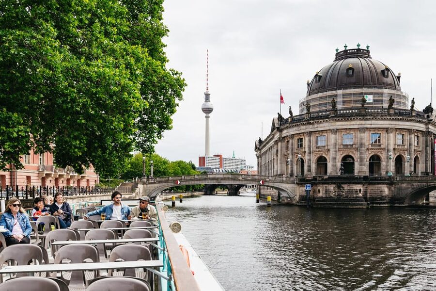 Berlin: 1-Hour City Sightseeing Cruise - What this short Berlin cruise is really good at
