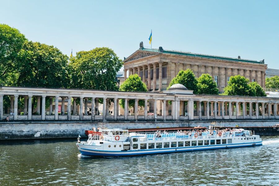 Berlin: 1-Hour City Tour by Boat with Guaranteed Seating - Key points to know before you board