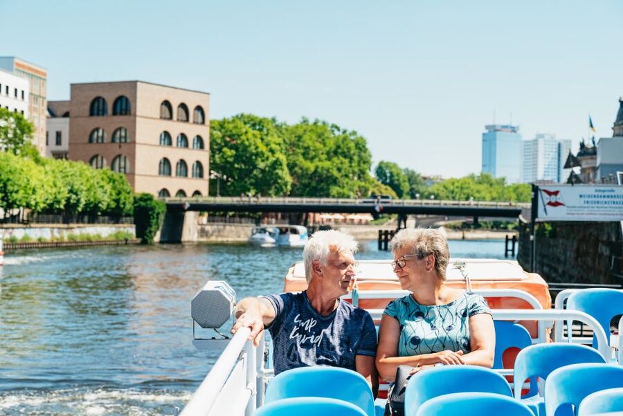 Berlin: 1-Hour City Tour by Boat with Guaranteed Seating - Seating, views, weather, and onboard service