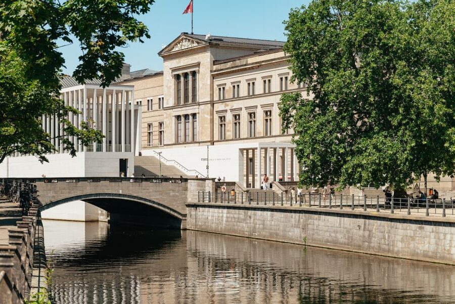 Berlin: 1-Hour City Tour by Boat with Guaranteed Seating - Bellevue Palace, the Victory Column, and Berlin’s grand axis