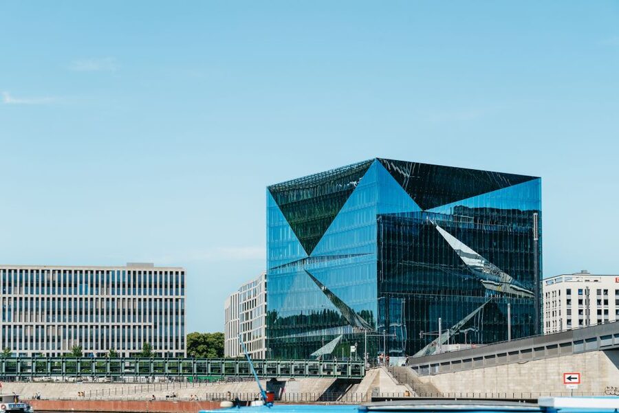 Berlin: 1-Hour City Tour by Boat with Guaranteed Seating - Finding the Friedrichstraße meeting point