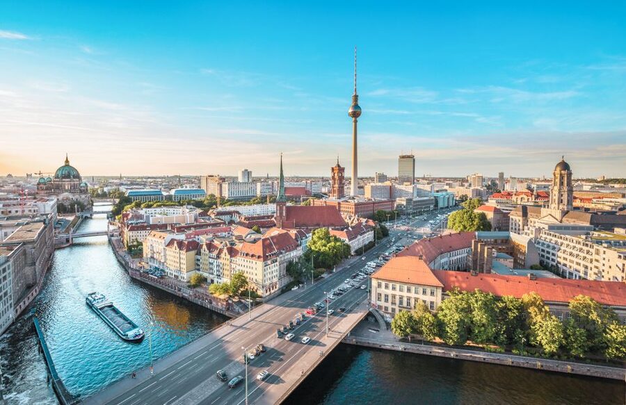 Berlin: 1-Hour Guided Tour of the Historic Center - Pariser Platz and the ceremonial heart of Berlin