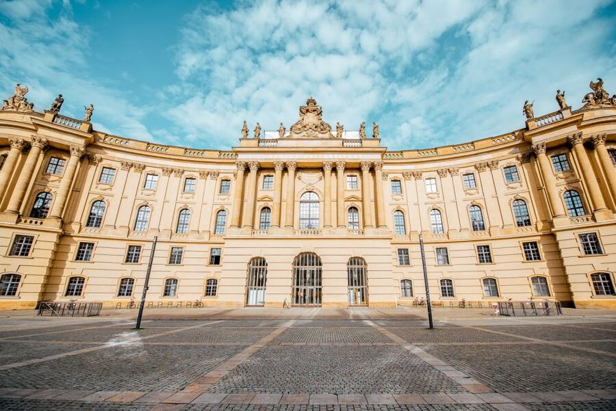 Berlin: 1-Hour Guided Tour of the Historic Center - Beginning at Hotel Adlon and Brandenburg Gate