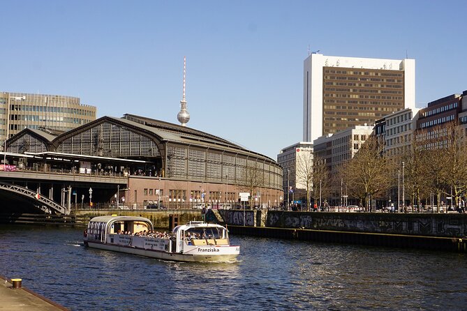 Berlin: 1-hr Boat Tour with Bilingual Live Guide (DE/EN) - Why the bilingual guide matters