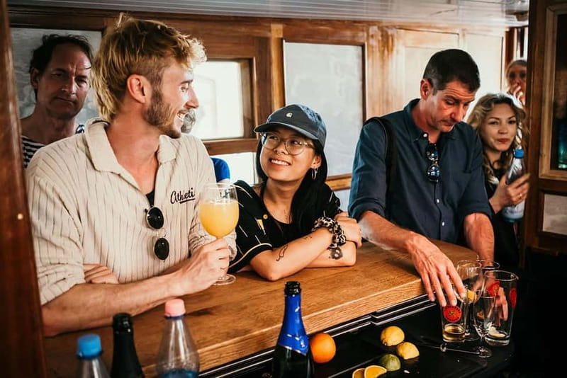Berlin: 2.5-Hour Beer & Sunset Sightseeing Boat Cruise - Museum Island and the old-town romance