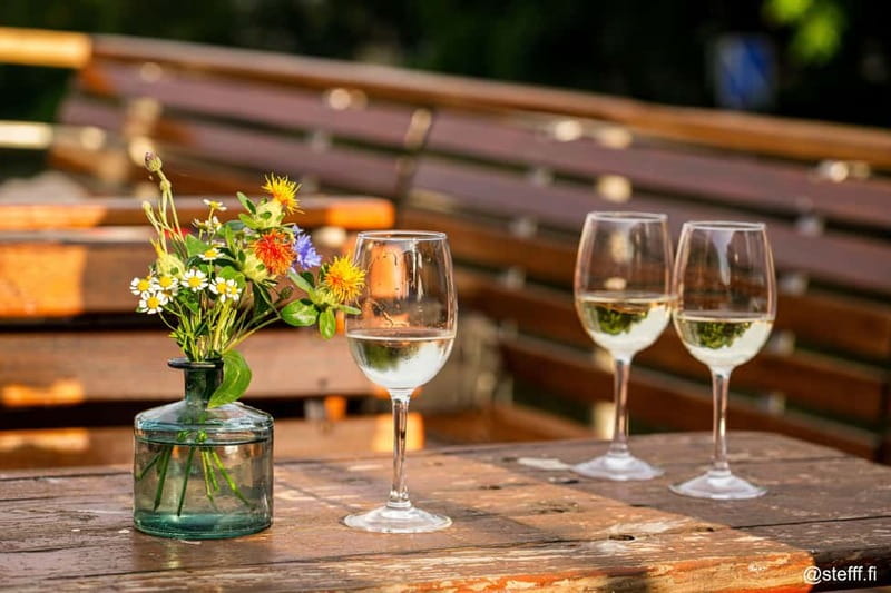 Berlin: 2.5-Hour Beer & Sunset Sightseeing Boat Cruise - The government district after dark
