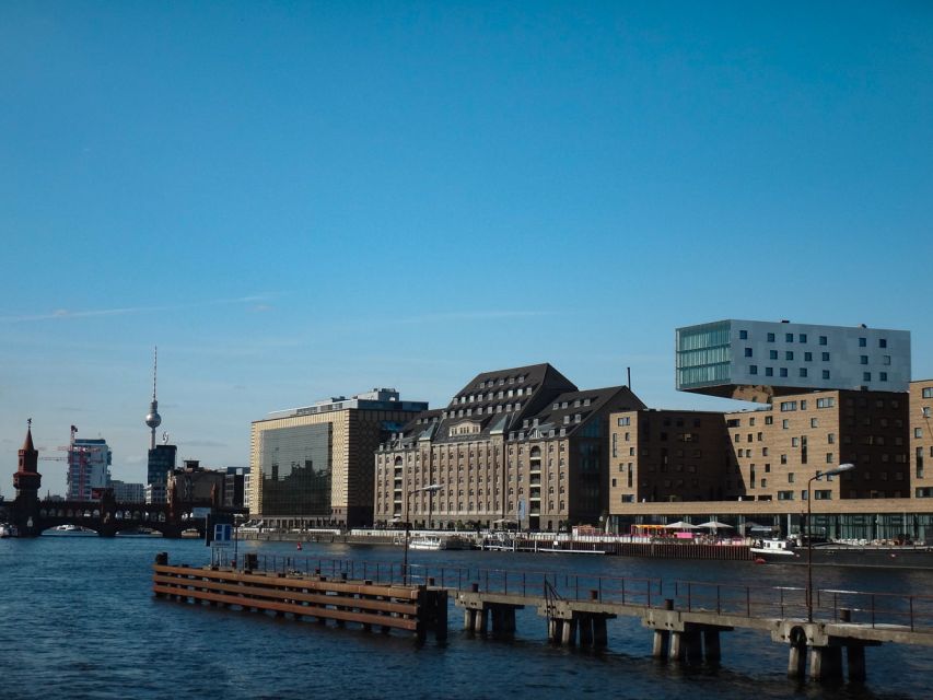 Berlin: 2.5-Hour East Side Boat Cruise with Commentary - Food, drink, weather, and seating