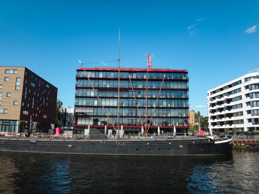 Berlin: 2.5-Hour East Side Boat Cruise with Commentary - The government quarter from the Spree