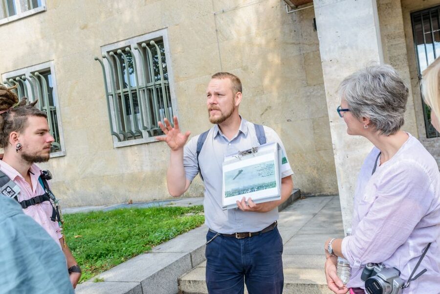 Berlin: 2.5-Hour Walking Tour through Kreuzberg 61 - Riehmers Hofgarten and 19th-century housing