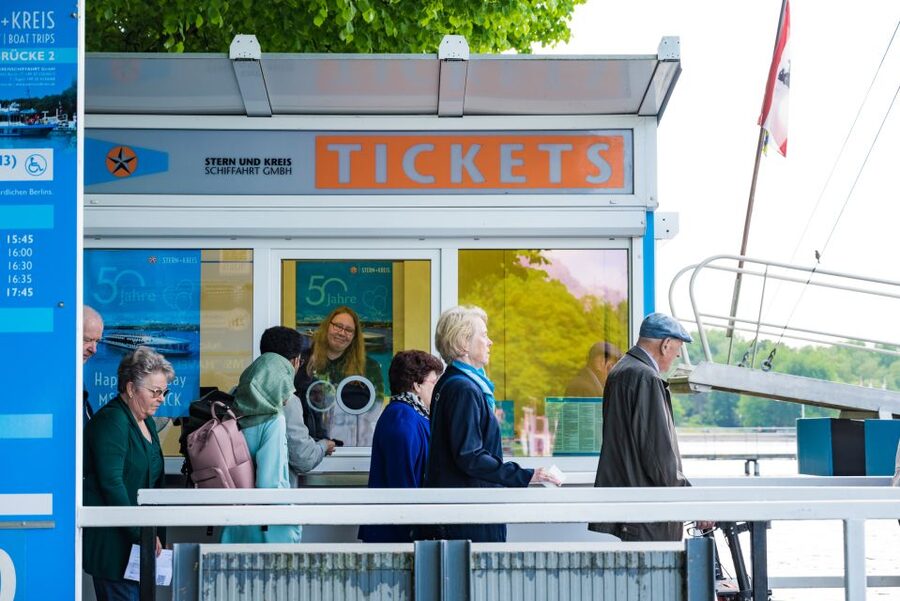 Berlin: 2-Hour Lake Oberhavel Cruise from Tegel - Returning through Saatwinkler Enge and the islands
