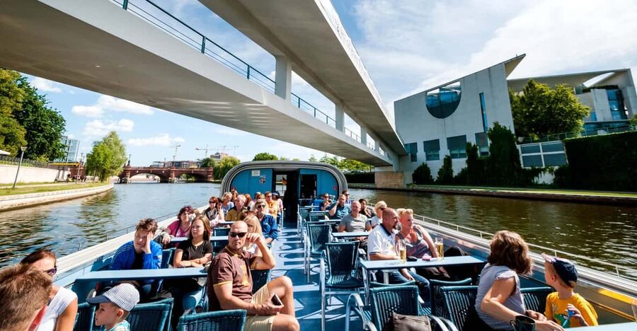 Berlin: 3.25-Hour Spree & Landwehrkanal Boat Tour - Why Berlin is worth seeing from the water