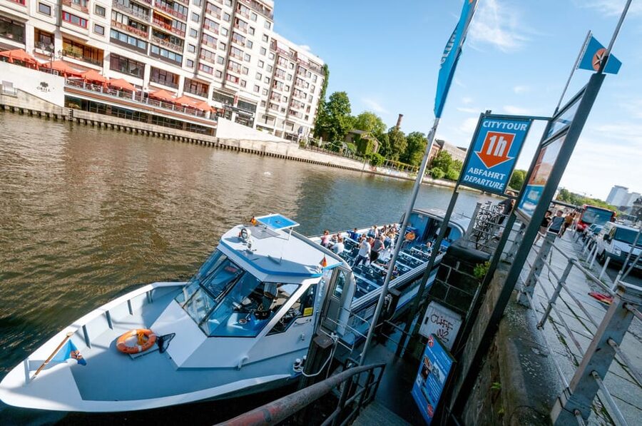 Berlin: 3.25-Hour Spree & Landwehrkanal Boat Tour - Potsdamer Platz and the German Museum of Technology