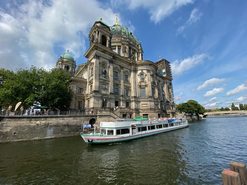 Berlin: 3.5-Hour Sightseeing Cruise on the Spree River - The government quarter from the Spree