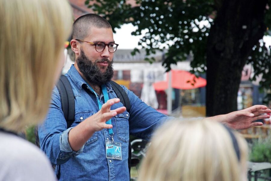 Berlin: 3-Hour Street Art Tour - Reading graffiti, murals, sculpture, and architecture