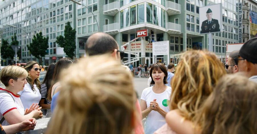 Berlin: 4-Hour Guided Highlights Tour in Spanish - San Nicolas Quarter and the city’s early beginnings