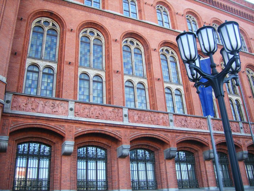 Berlin: 4-Hour Guided Highlights Tour in Spanish - Unter den Linden and the royal city