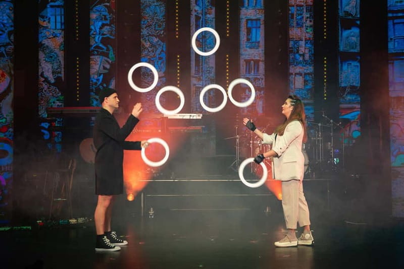Berlin: "90s Forever - Hits & Acrobatics" - Varieté Show - A 1990s soundtrack with a circus twist