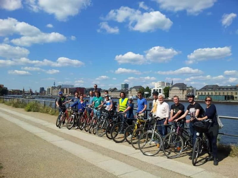 Berlin: Alternative Berlin Bike Tour - Riding toward Kreuzberg and Friedrichshain