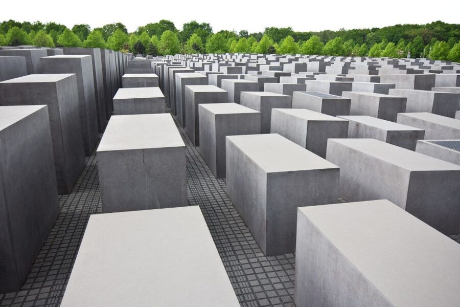 Berlin and Sachsenhausen: Shore Trip from Warnemünde Port - Berlin begins with the government quarter