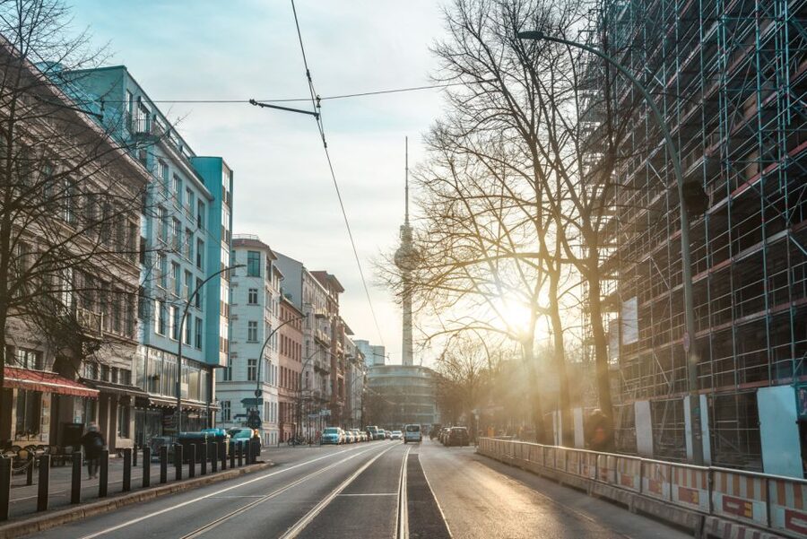 Berlin: Backyards of Berlin 2-Hour Tour - How the Guide Shapes the Experience