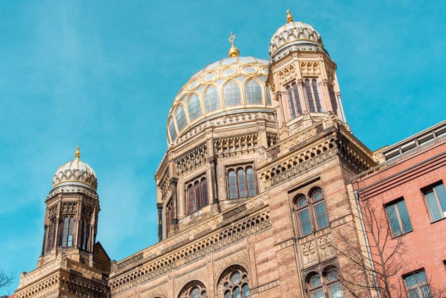 Berlin: Backyards of Berlin 2-Hour Tour - Timing, Language, and Planning Tips