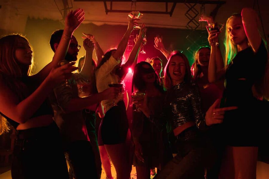 Berlin: Bar & Party Tour with Free Shots & VIP Club Access - The nightclub finish and VIP entry