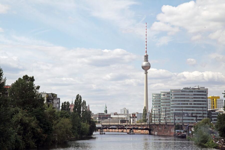 Berlin: Berlin Wall and the Cold War Walking Tour - What daily life in East Germany adds to the tour