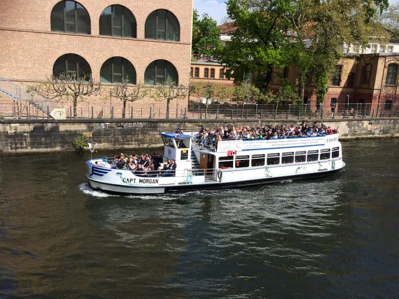 Berlin: Boat Sightseeing Cruise with Audioguide - The first stretch: Nikolaiviertel, the lock, and Humboldt Forum