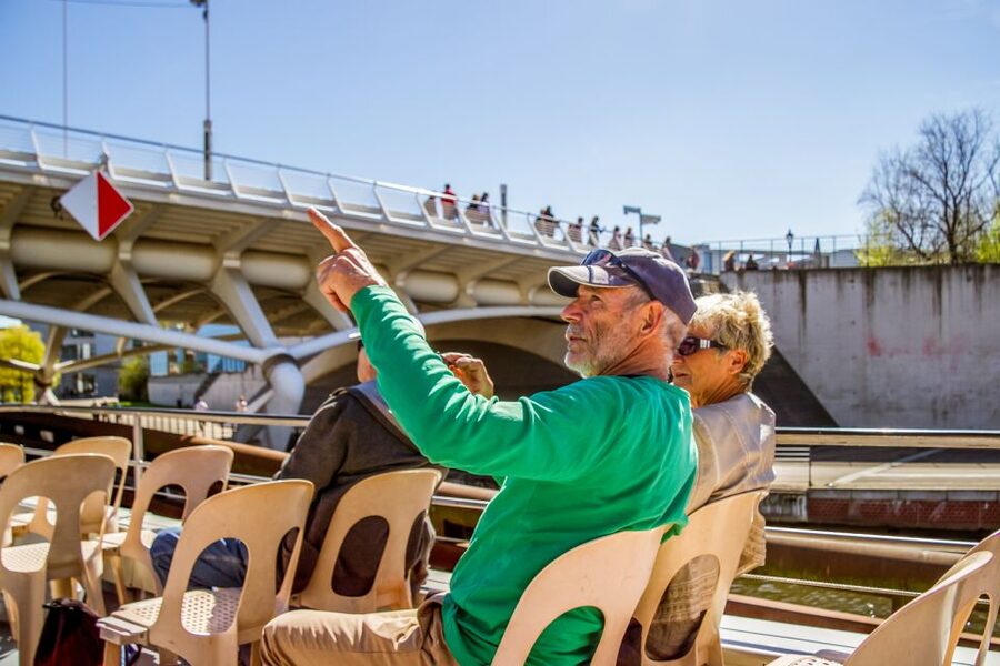 Berlin: Boat Tour Along the River Spree - What the audio guide adds