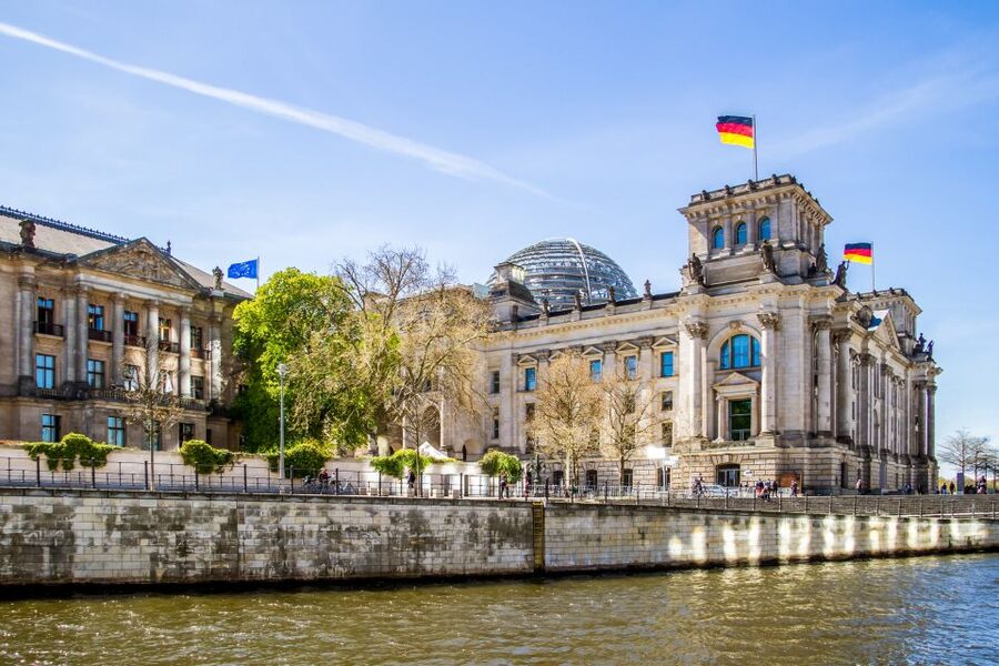 Berlin: Boat Tour Along the River Spree - Starting at Friedrichstrasse and Reichstagufer